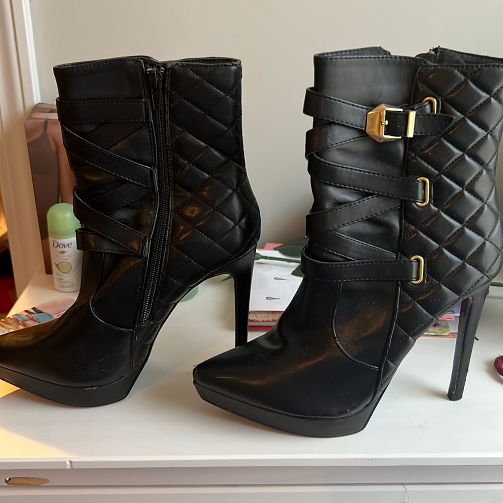 Shoe Republic sz8 boots